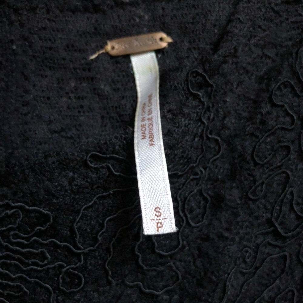 Free people sleeveless handkerchief lace dress in muted black. Size S - Picture 6 of 6
